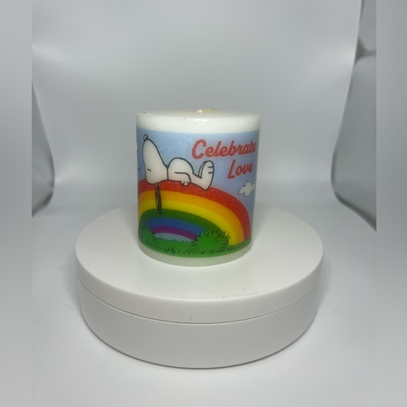 Snoopy Pride Candle - Picture 1 of 2